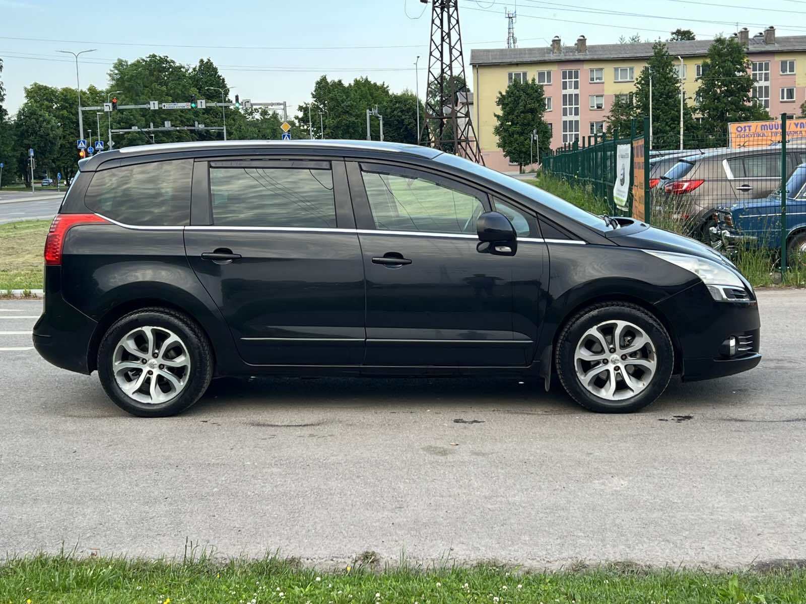 Peugeot 5008 2011, photo 5/11