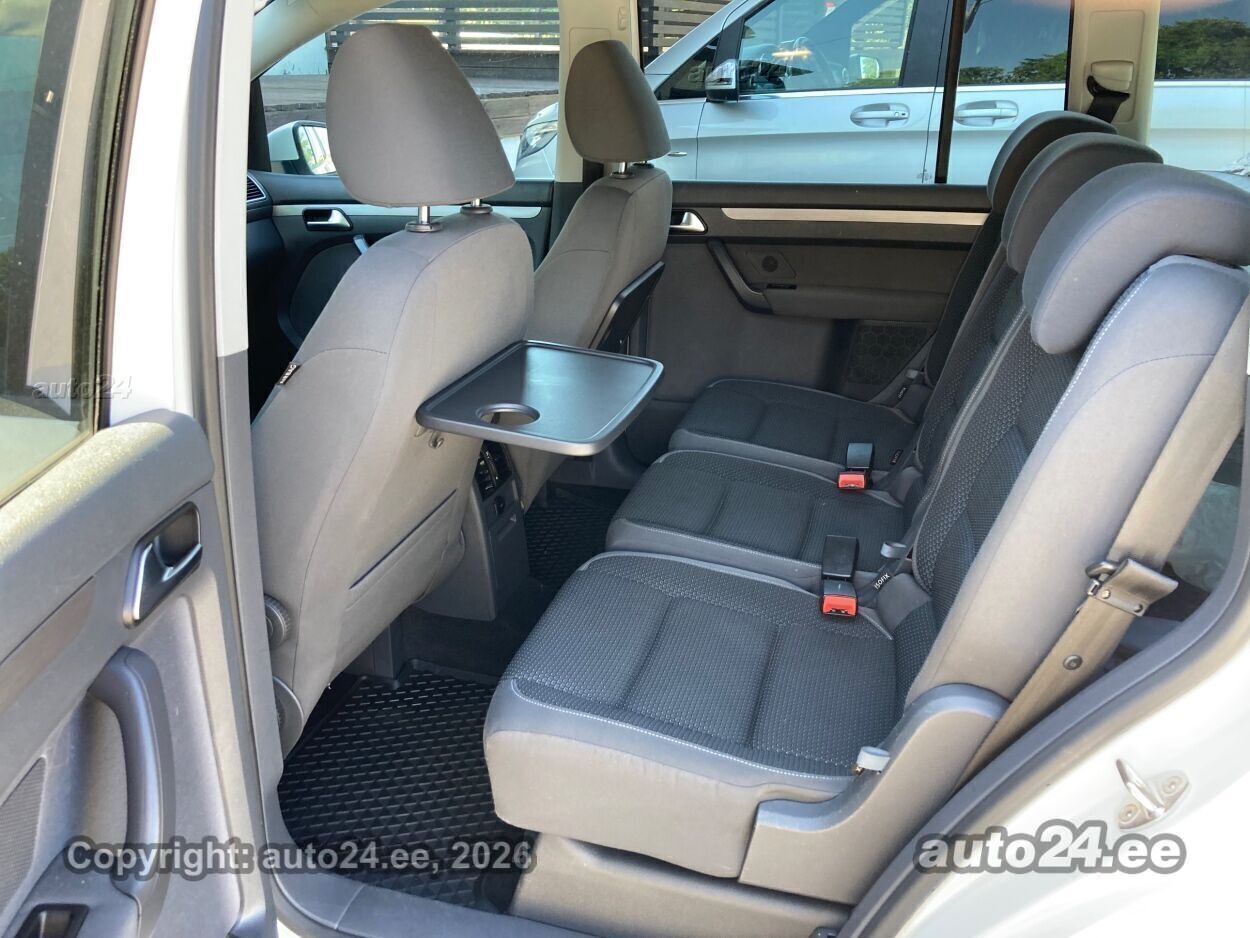 Volkswagen Touran 2010, photo 5/6