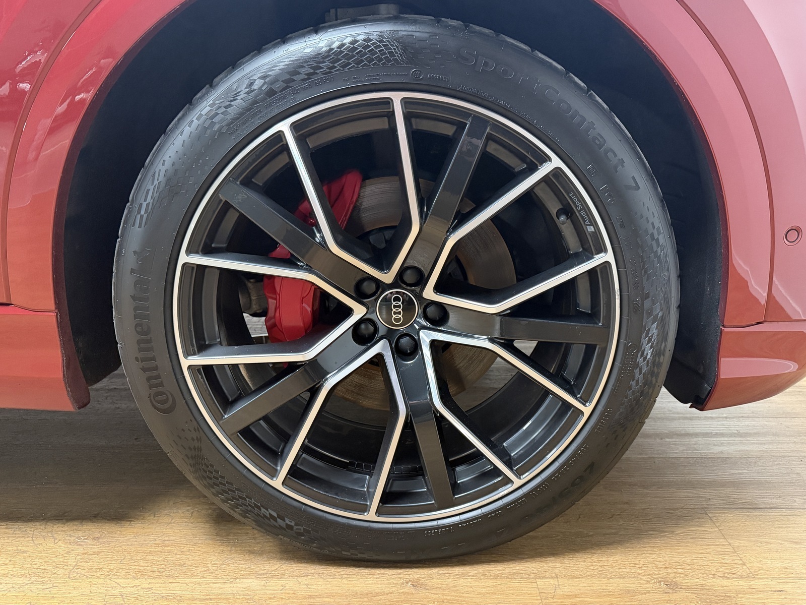 Audi Q8 2023, photo 7/27
