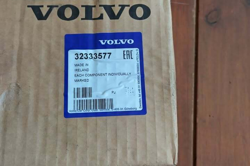 Volvo XC40 tagurduskaamera ja paigalduskomplekt