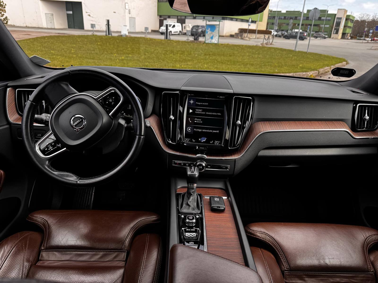 Volvo XC60 2018, photo 6/10