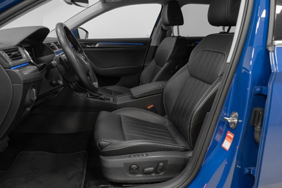 Škoda Superb 2023, photo 5/10