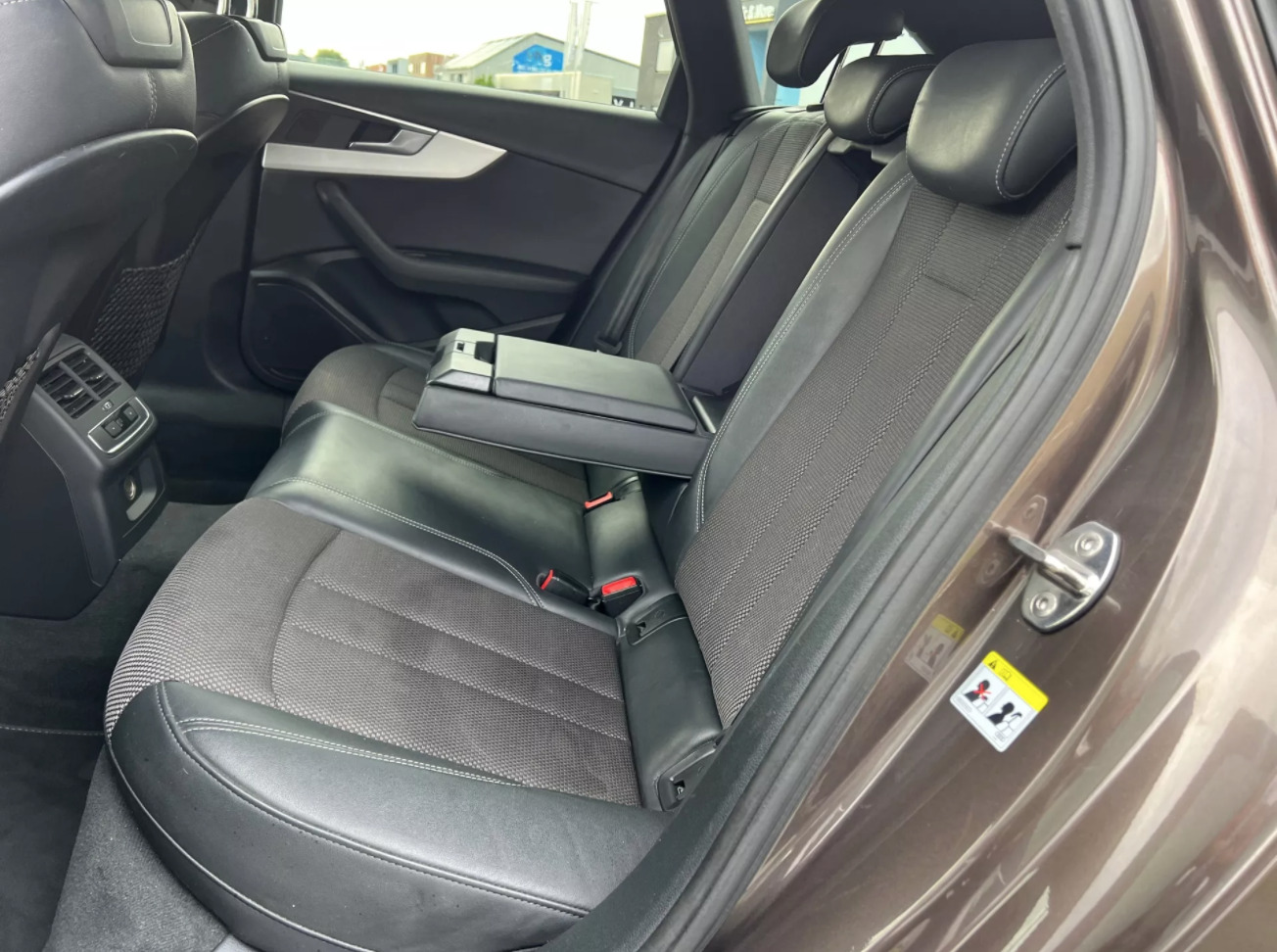 Audi A4 2016, photo 5/7