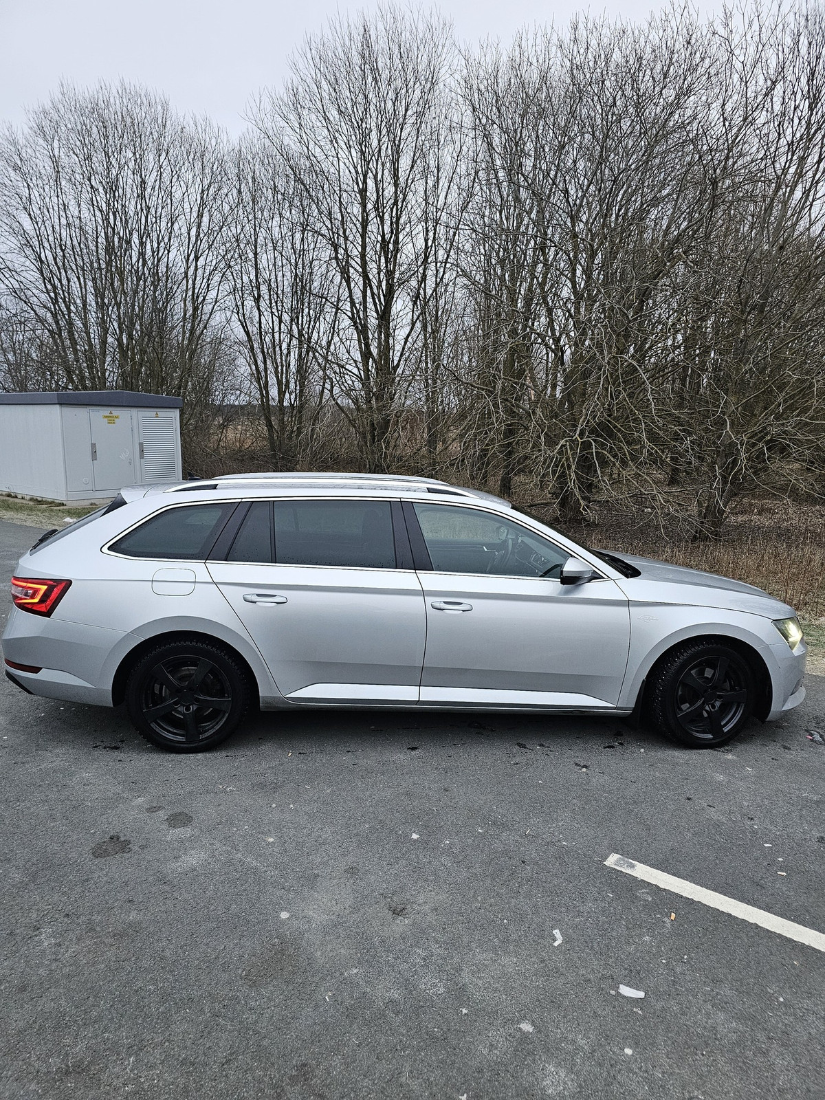 Škoda Superb 2018, photo 3/5