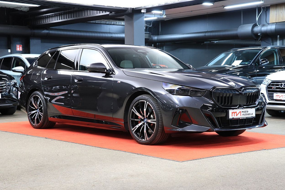 BMW 530, 2024, 2.0, 220 kW, pistikhübriid (bensiin/elekter), automaat, nelikvedu