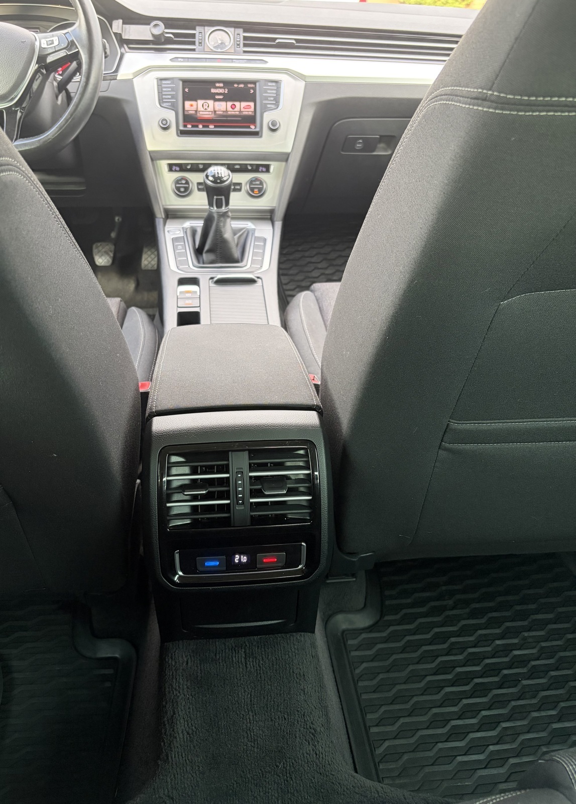 Volkswagen Passat 2016, photo 7/11