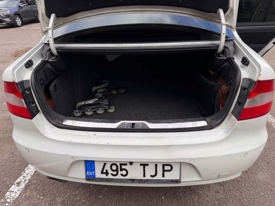 Škoda Superb 2012, photo 5/9