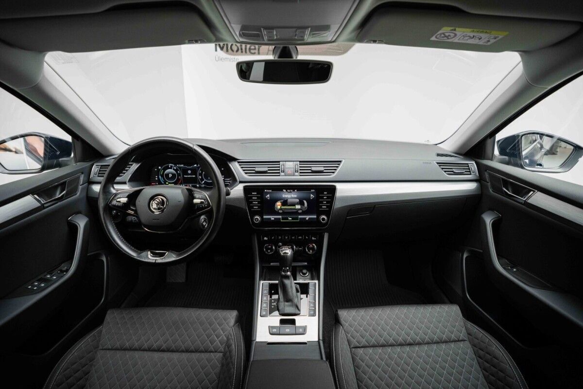 Škoda Superb 2020, photo 7/16