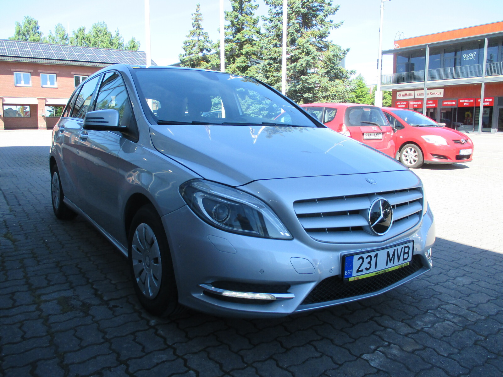 Mercedes-Benz B 180 2014, kuva 2/13