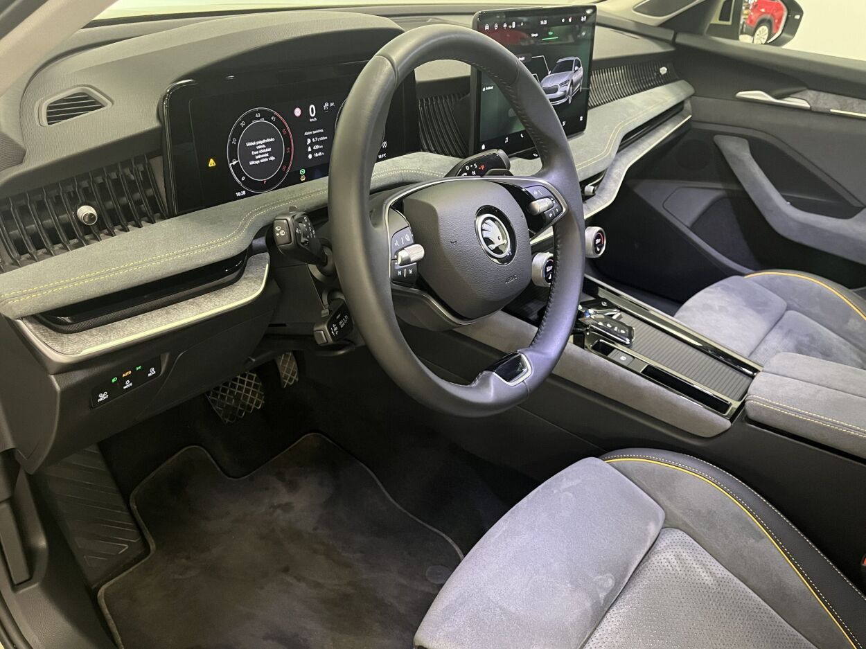 Škoda Superb 2025, photo 7/32