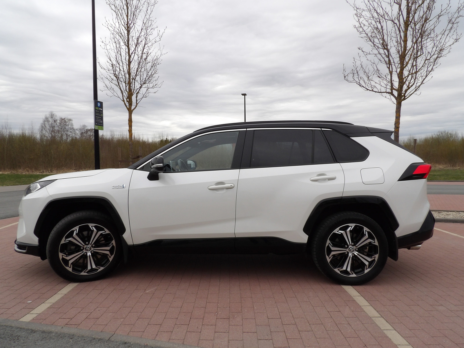 Toyota RAV4 2021, photo 4/10