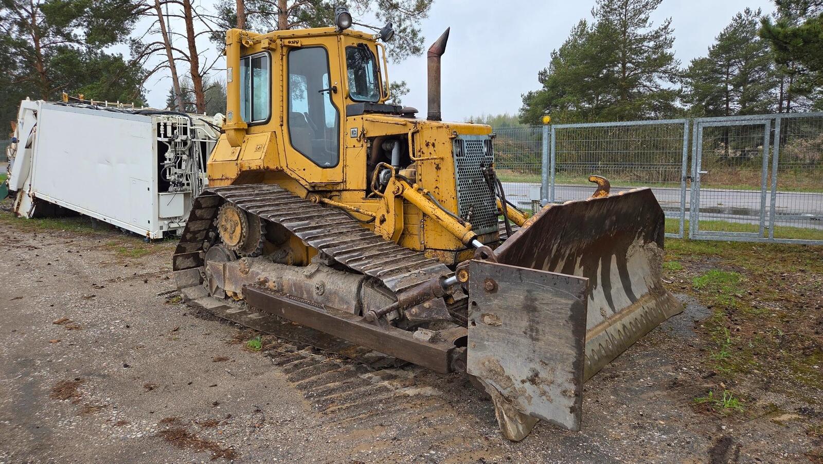 Caterpillar D4H, kuva 2/17