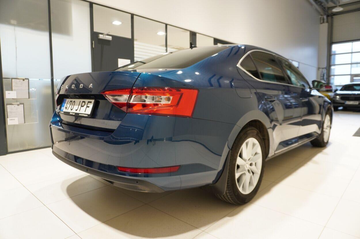 Škoda Superb 2023, photo 3/23
