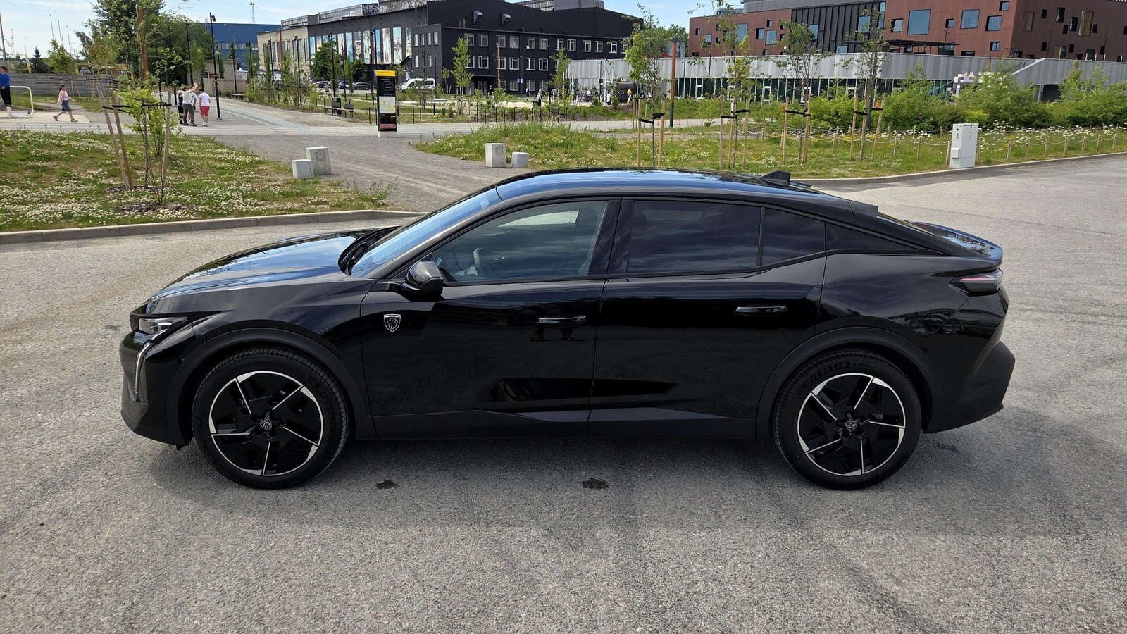 Peugeot 408 2024, photo 4/10