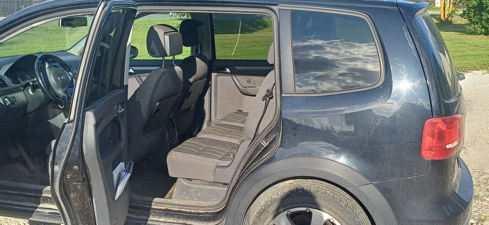 Volkswagen Touran 2012, photo 3/10