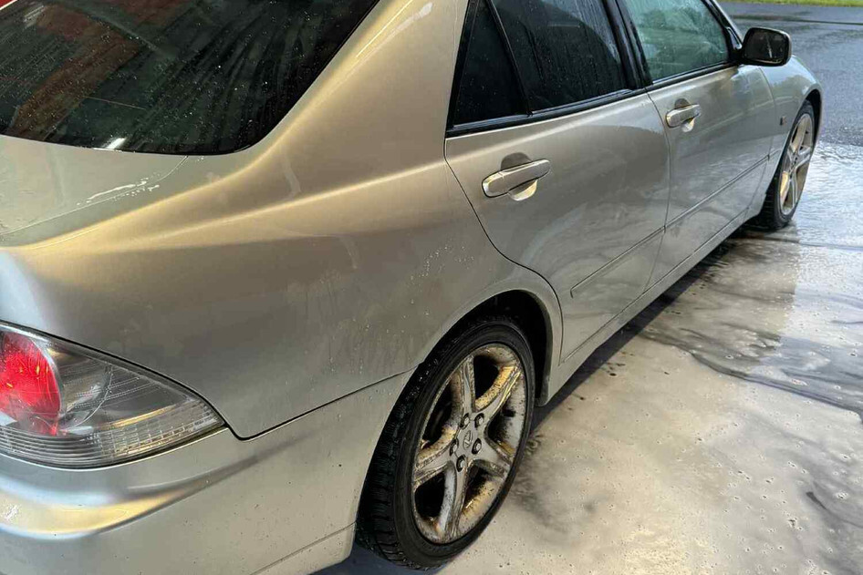 Lexus IS 200, 1999, 2.0, 114 kW, benzīns, manuālā, aizmugurējā piedziņa