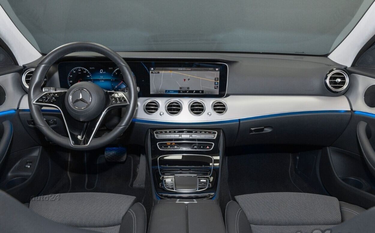 Mercedes-Benz E 220 2023, photo 6/14