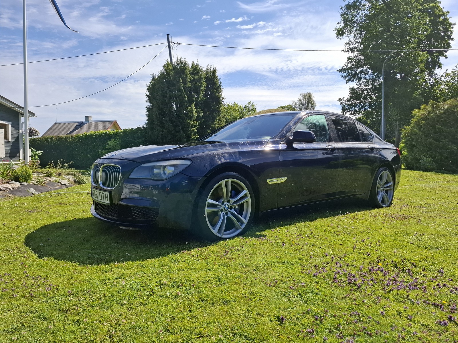 BMW 750 2010, photo 2/10
