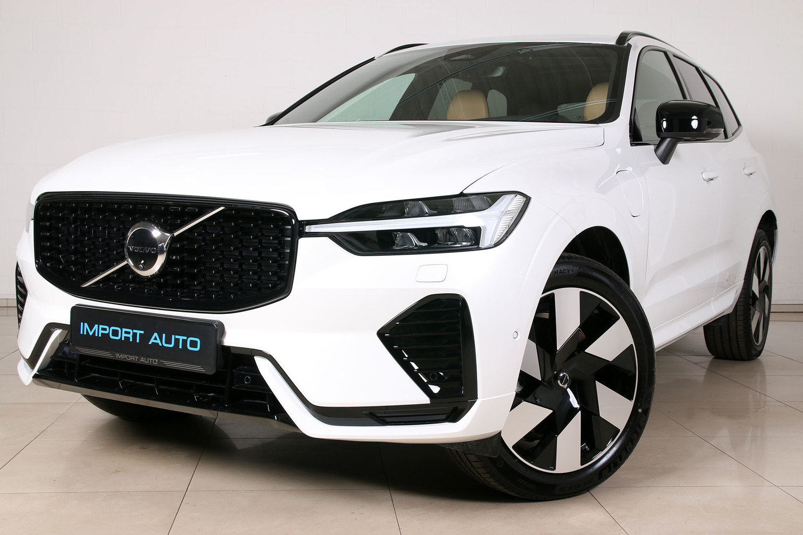 Volvo XC60 AWD DARK LUXURY INTELLI SAFE PRO 2.0 T6 Recharge Long Range Plug In Hybrid 293kW