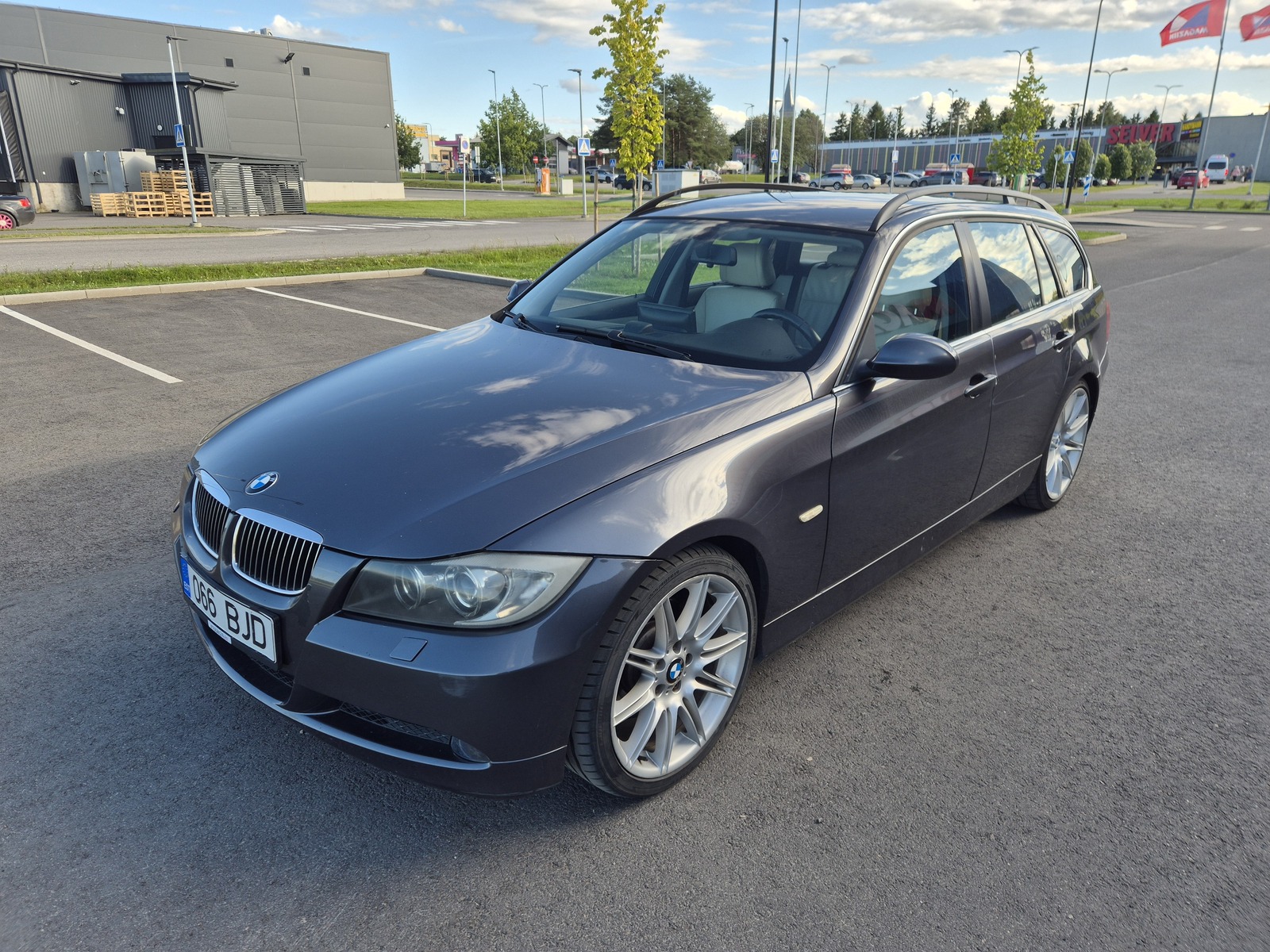 BMW 330