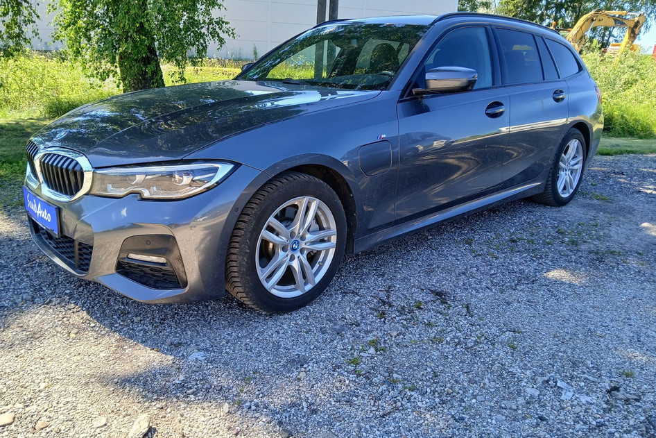BMW 330, 2022, 2.0, 135 kW, подключаемый гибрид (бензин/электричество), автомат, задний привод