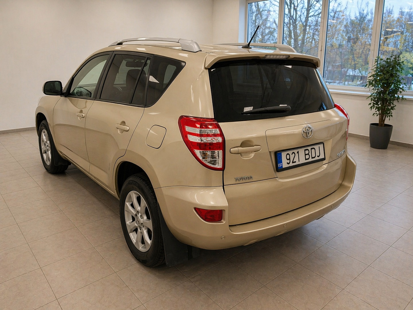 Toyota RAV4 2.0 116kW 2011, kuva 5/16