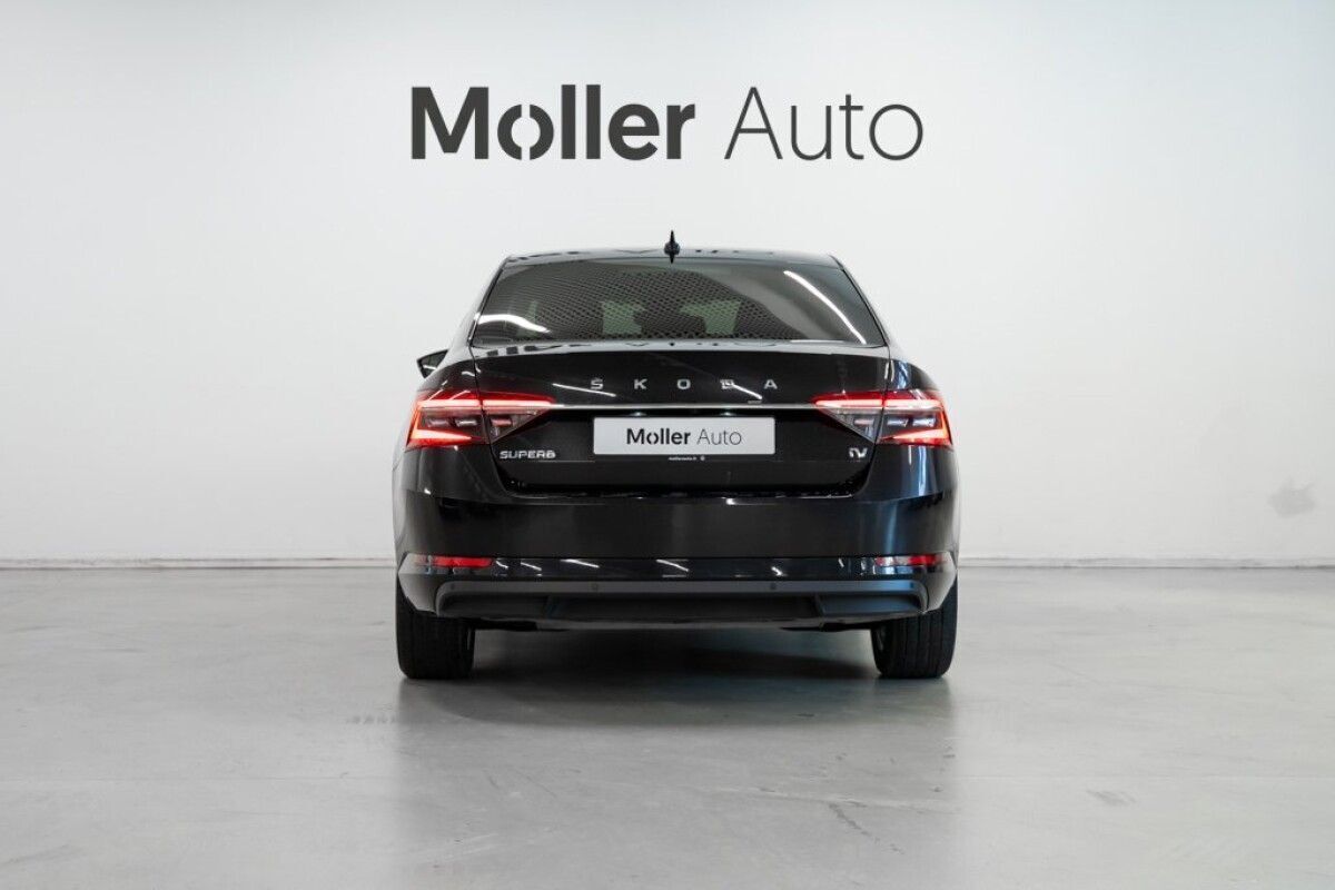 Škoda Superb 2021, photo 6/27