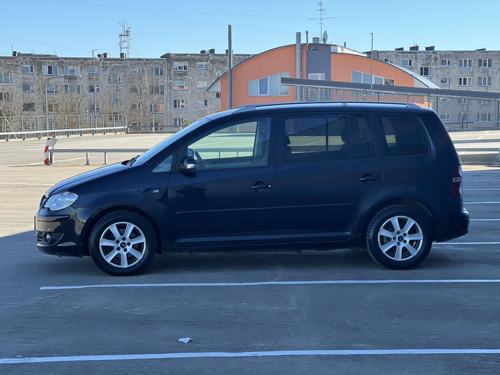Volkswagen Touran 2008, photo 3/10