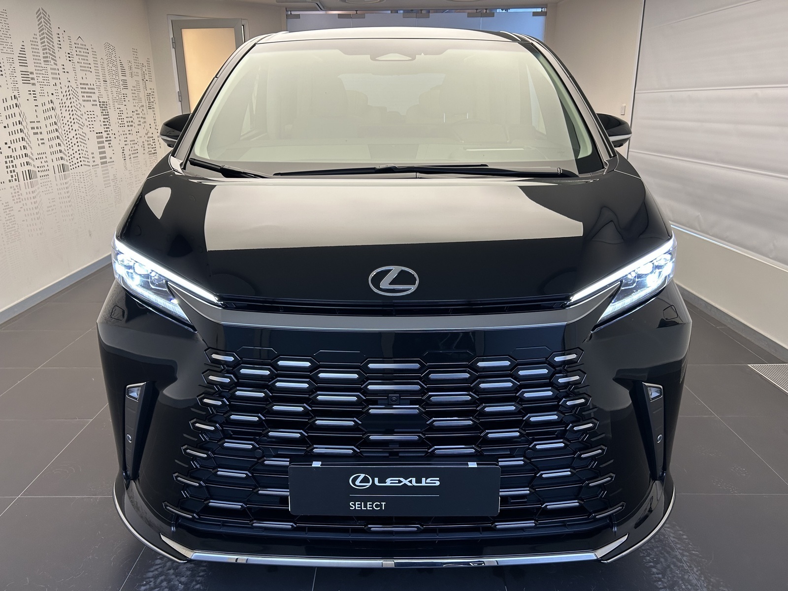 Lexus LM 350 2024, photo 4/23
