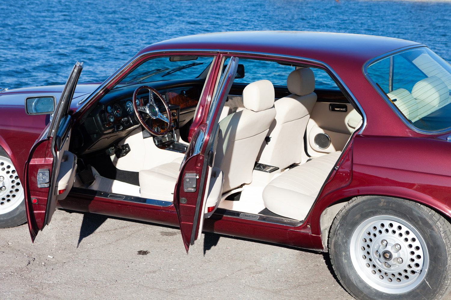 Jaguar V12 SOVEREIGN 1986, photo 2/4