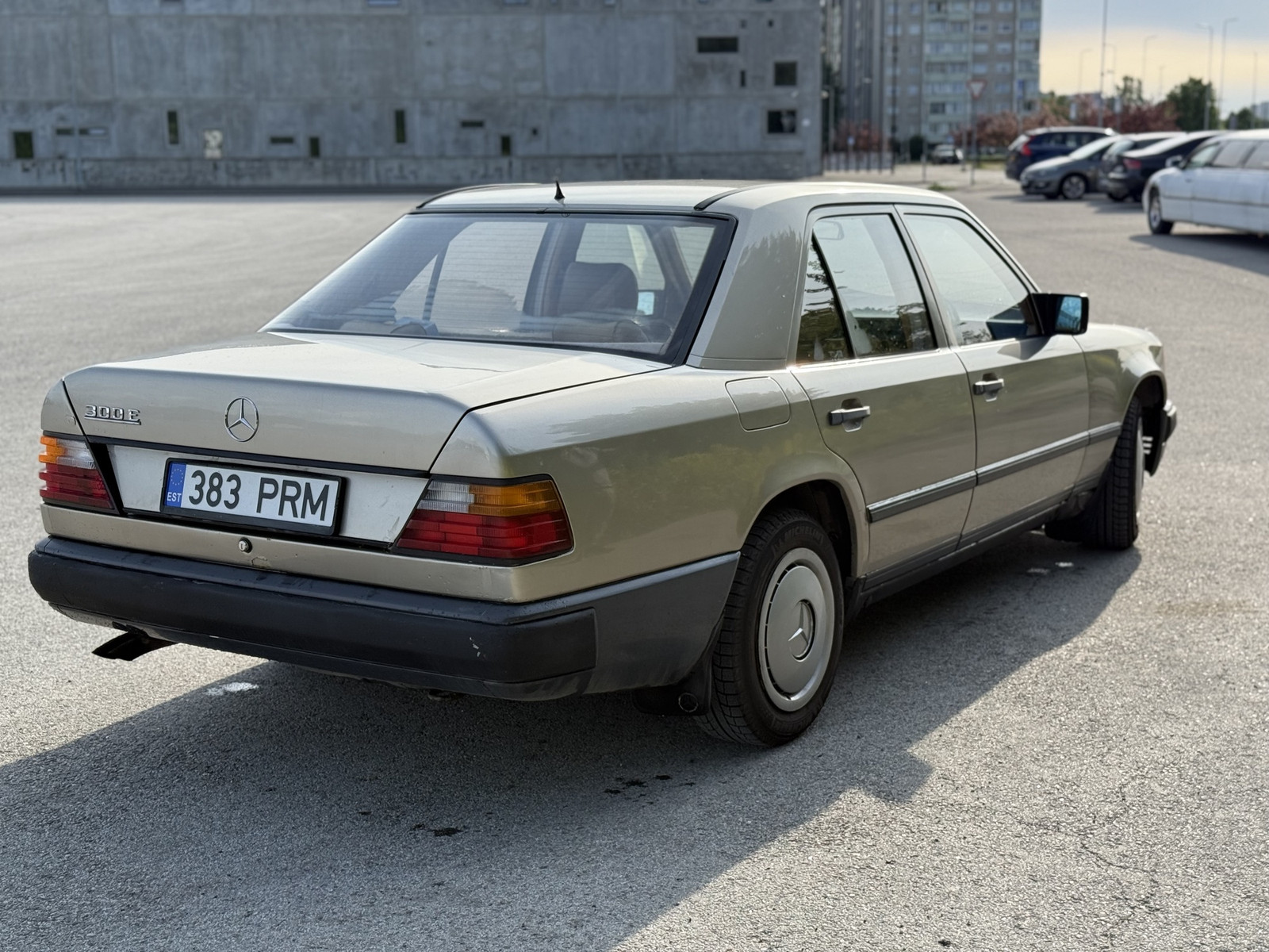 Mercedes-Benz 300 1988, photo 3/7