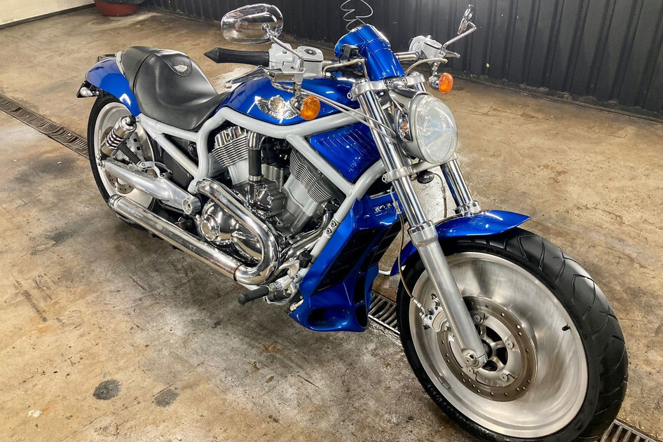 Harley-Davidson VRSCA V-Rod Anniversary edition, 2003, 1.1, 86 kW, bensiin, manuaal, tagavedu