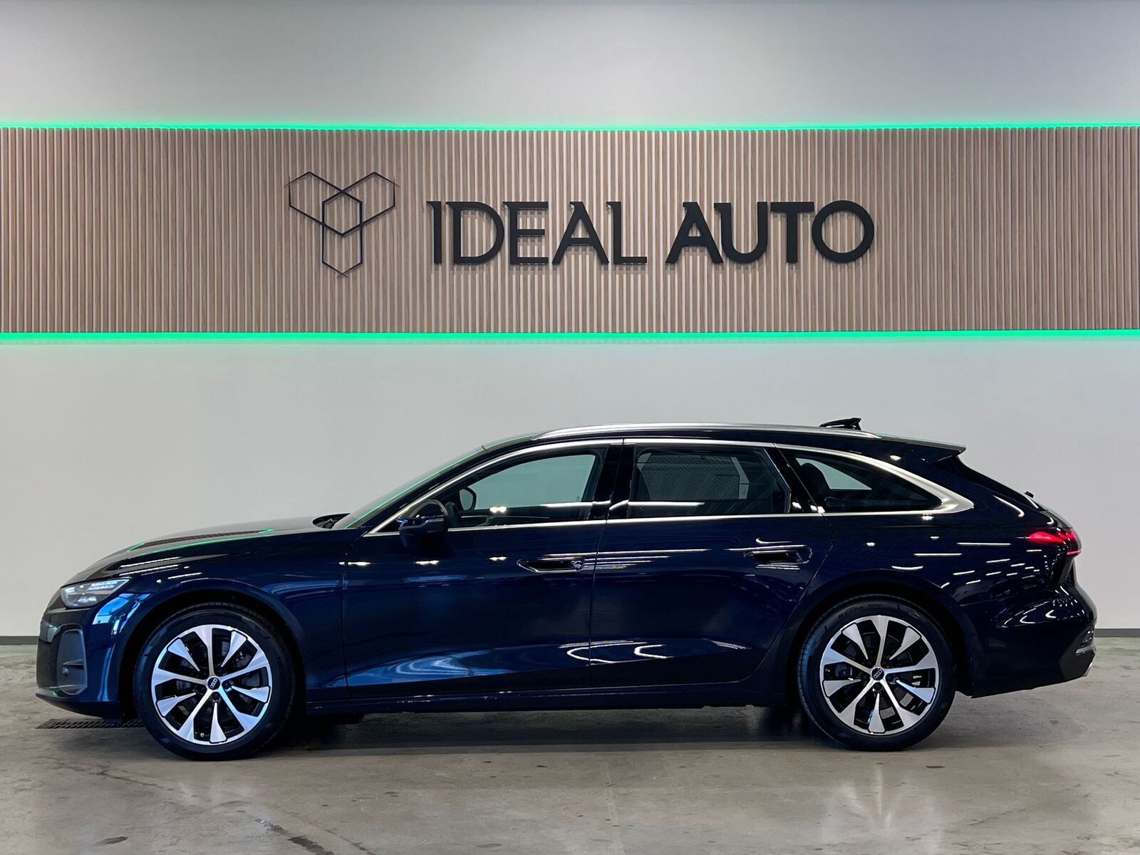 Audi A6 2025, photo 2/22
