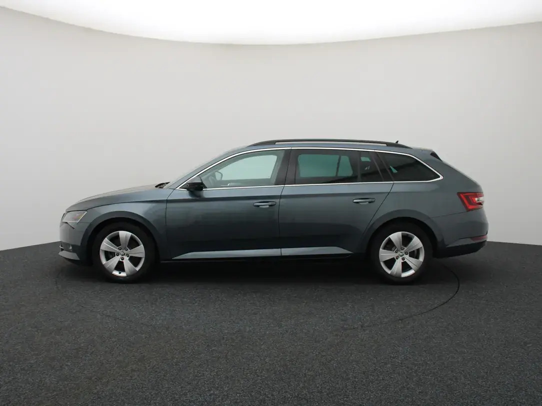 Škoda Superb 2019, photo 6/36