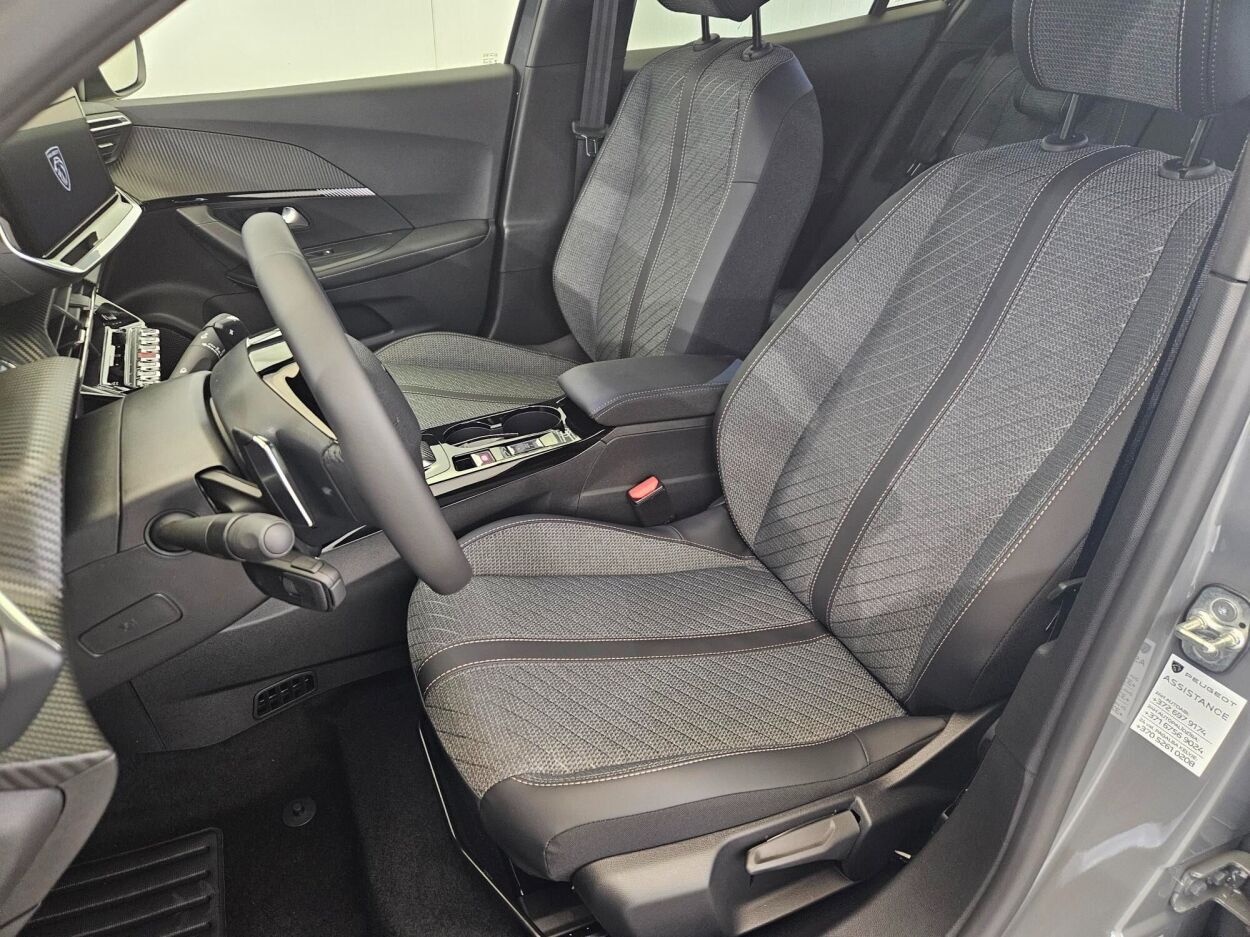 Peugeot 2008 2025, photo 7/10