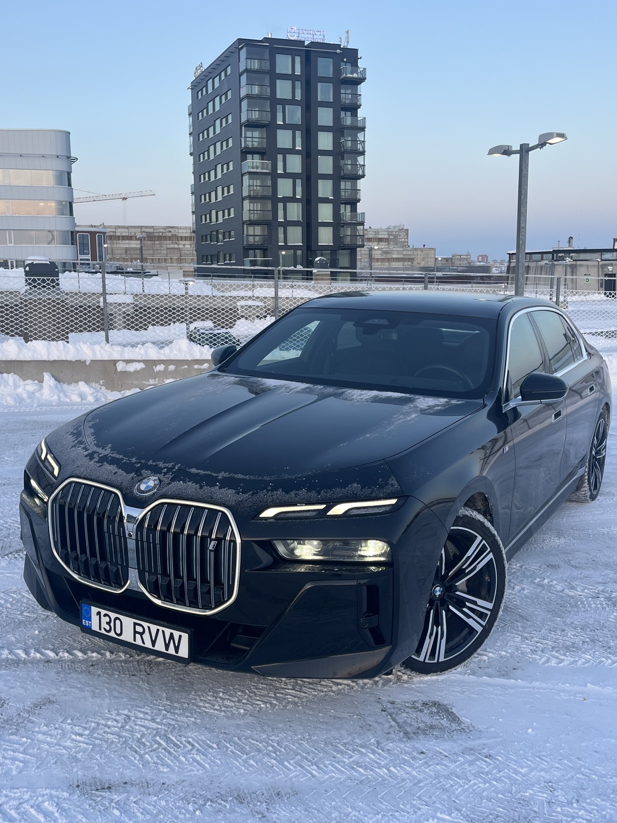 BMW i7 2023, photo 6/21