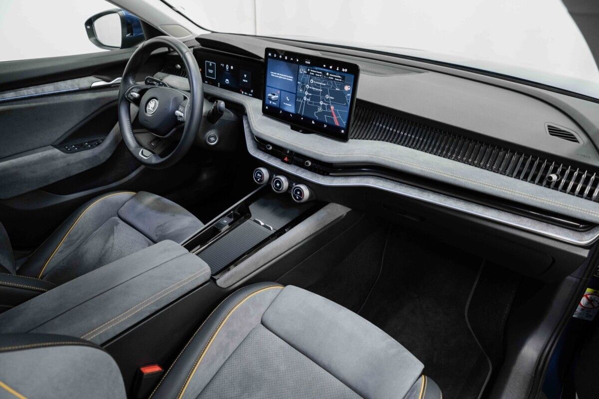 Škoda Superb 2024, photo 7/16