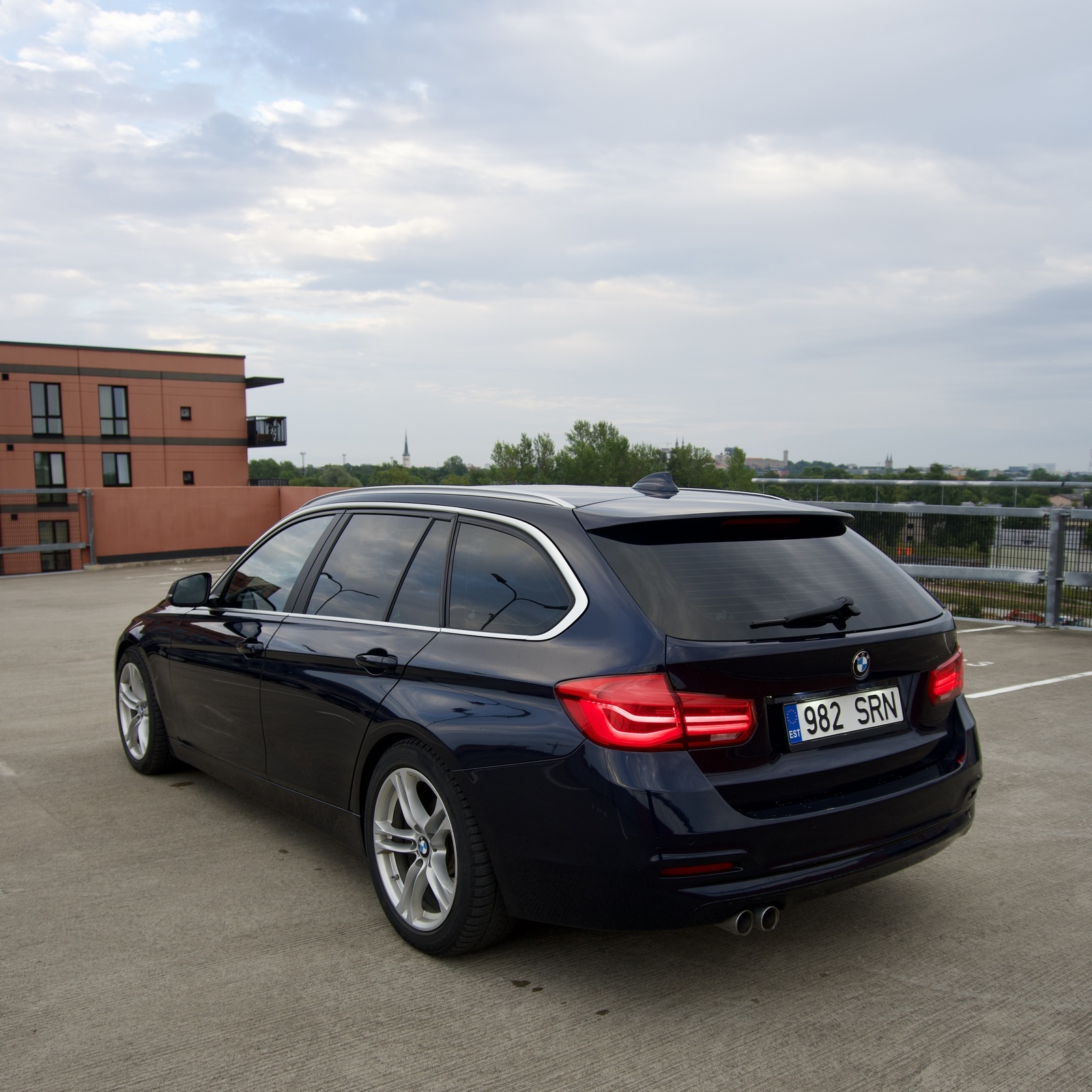 BMW 320 LCI 2016, photo 6/23