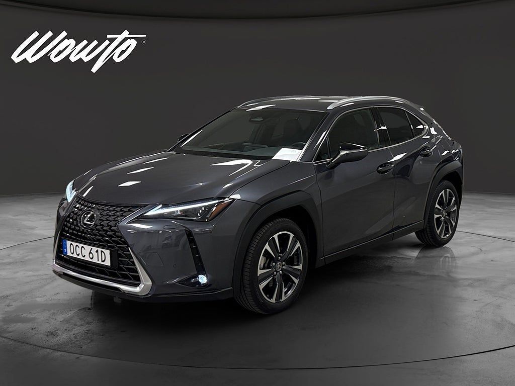 Lexus UX 200 300h E-Four CVT 199HK Premium /Drag /B-Kamera 146kW