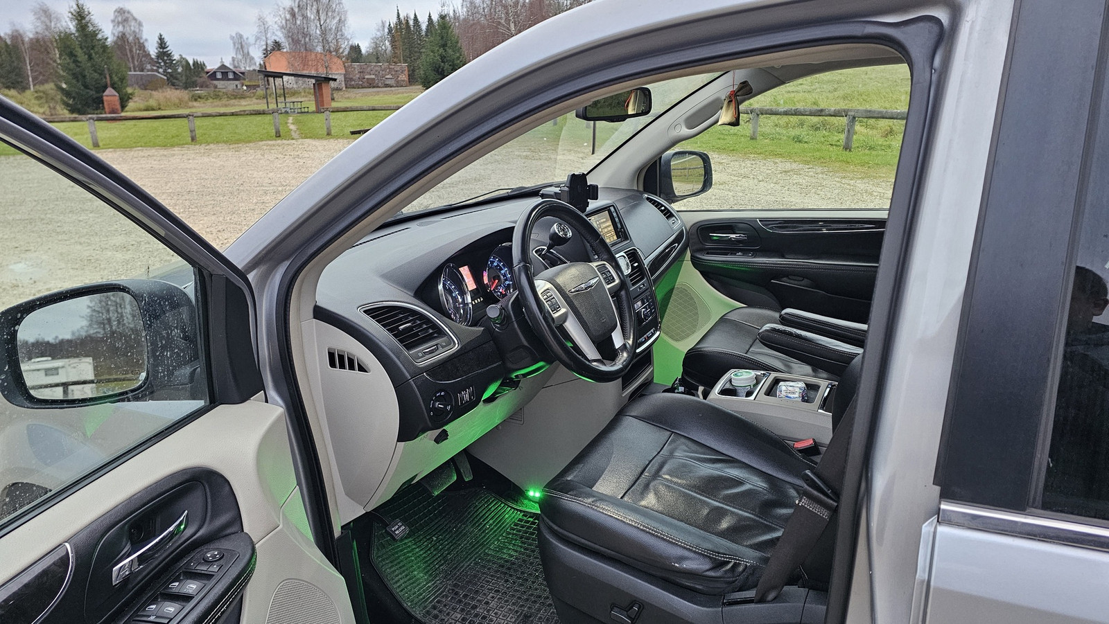 Chrysler Town & Country 2014, photo 6/10