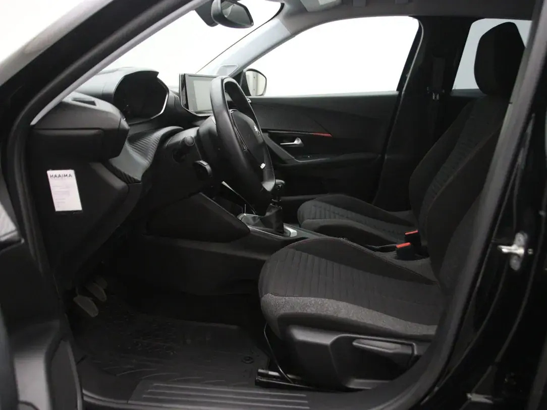 Peugeot 2008 Active 1.2 74kW 2021, photo 4/10