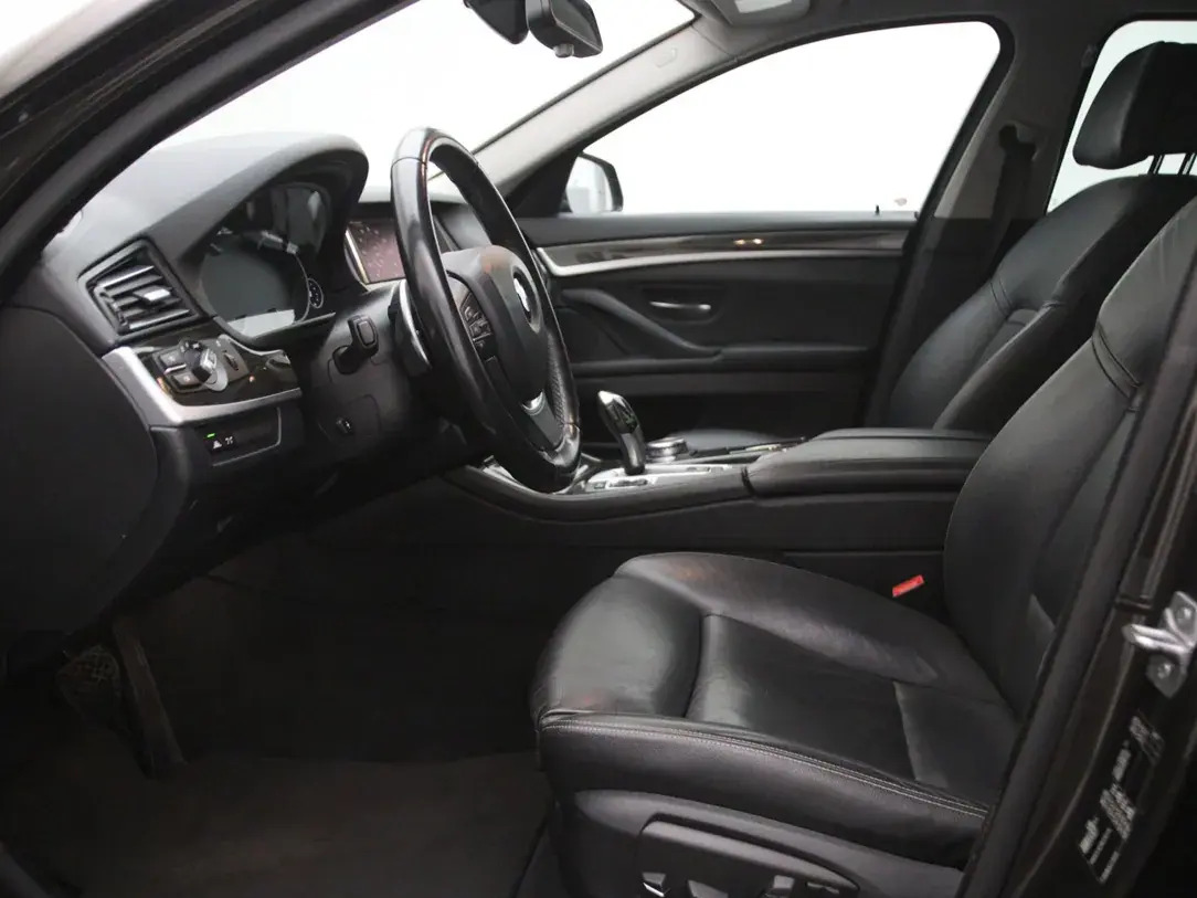 BMW 520 Luxury Edition 2.0 140kW 2016, photo 4/39