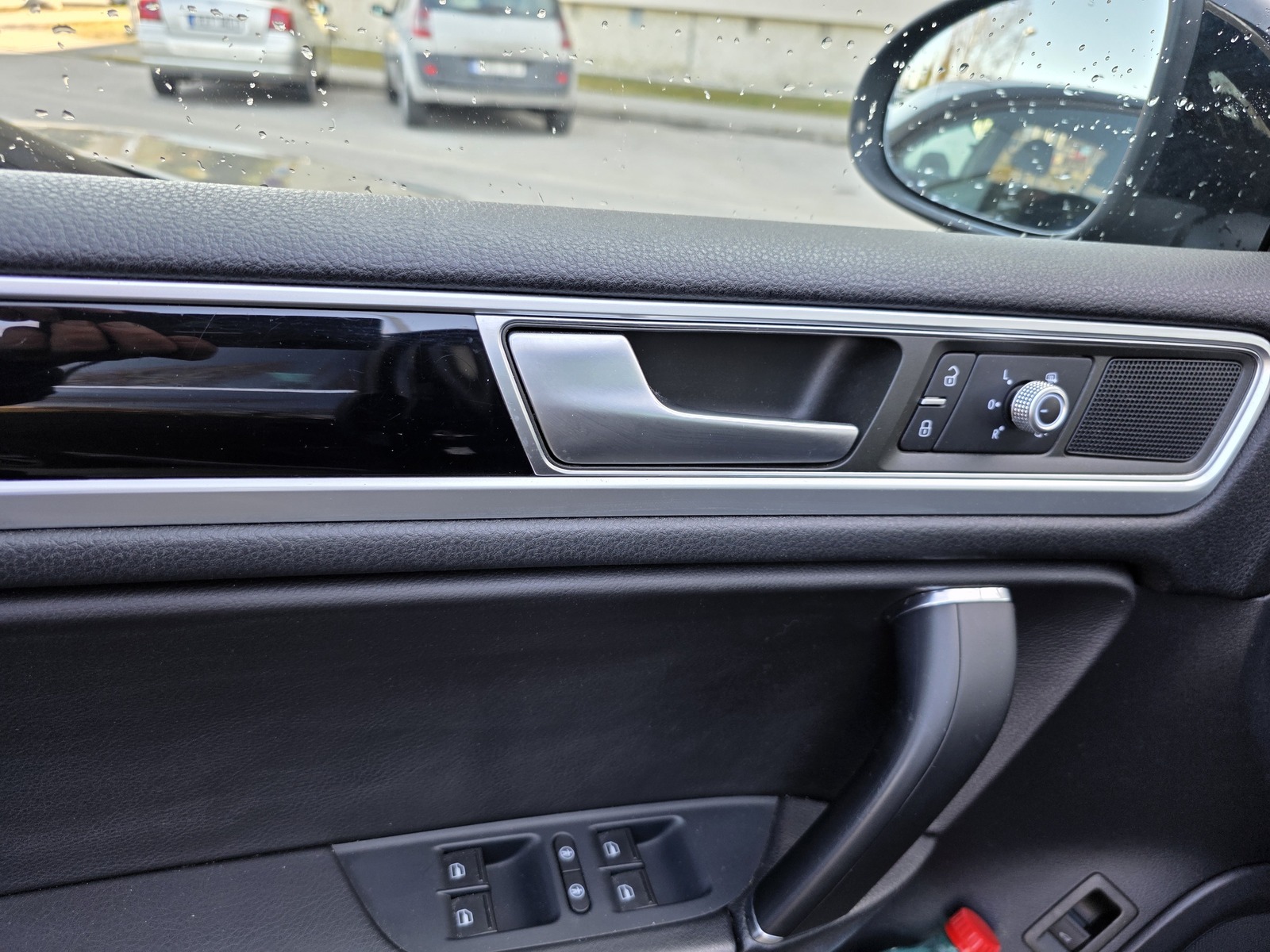 Volkswagen Touareg 2015, kuva 3/7
