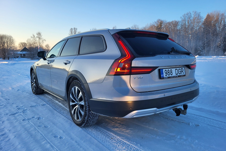 Volvo V90 Cross Country, 2023, 2.0, 145 kW, hübriid (diisel/elekter), automaat, nelikvedu