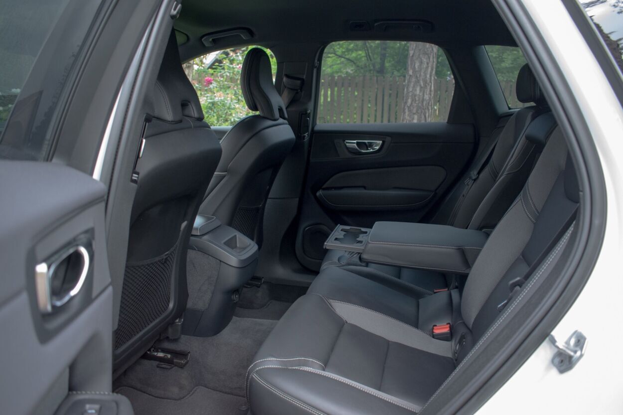Volvo XC60 2022, photo 4/18