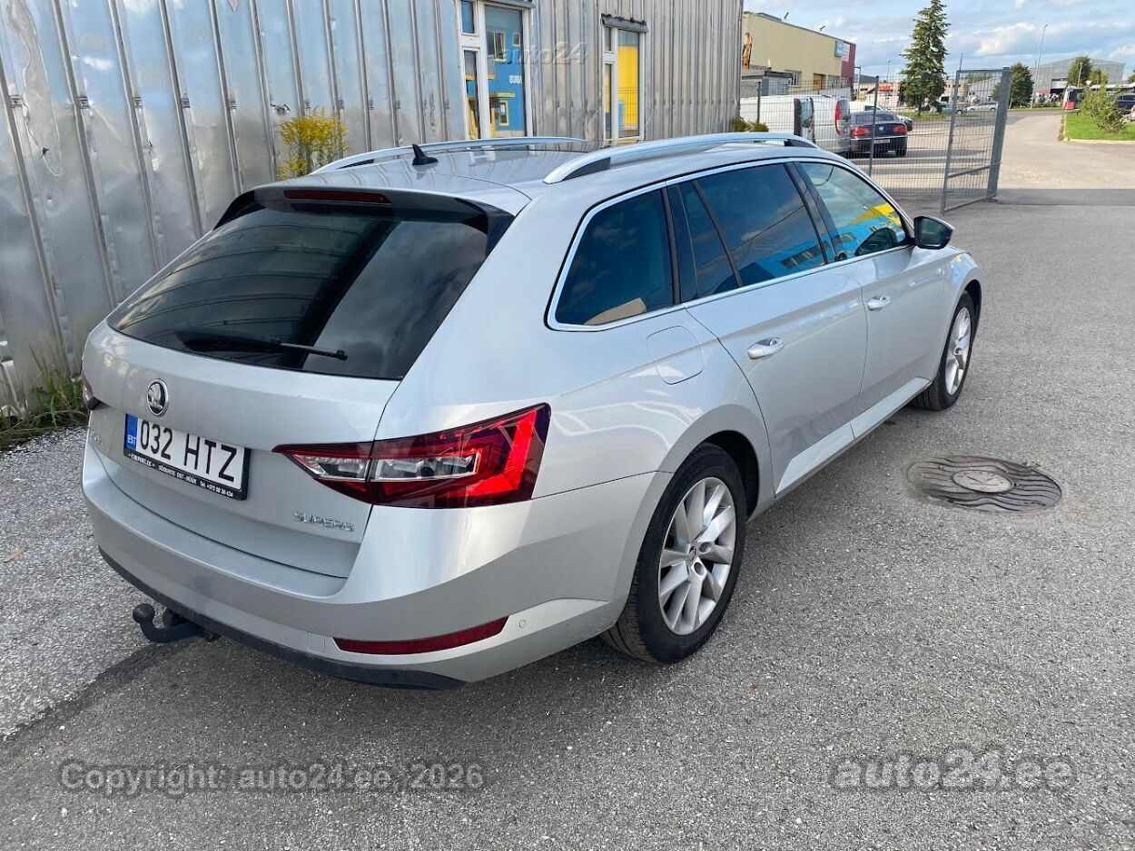 Škoda Superb 2017, photo 2/7