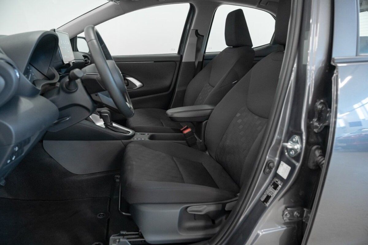 Toyota Yaris 2025, photo 7/24