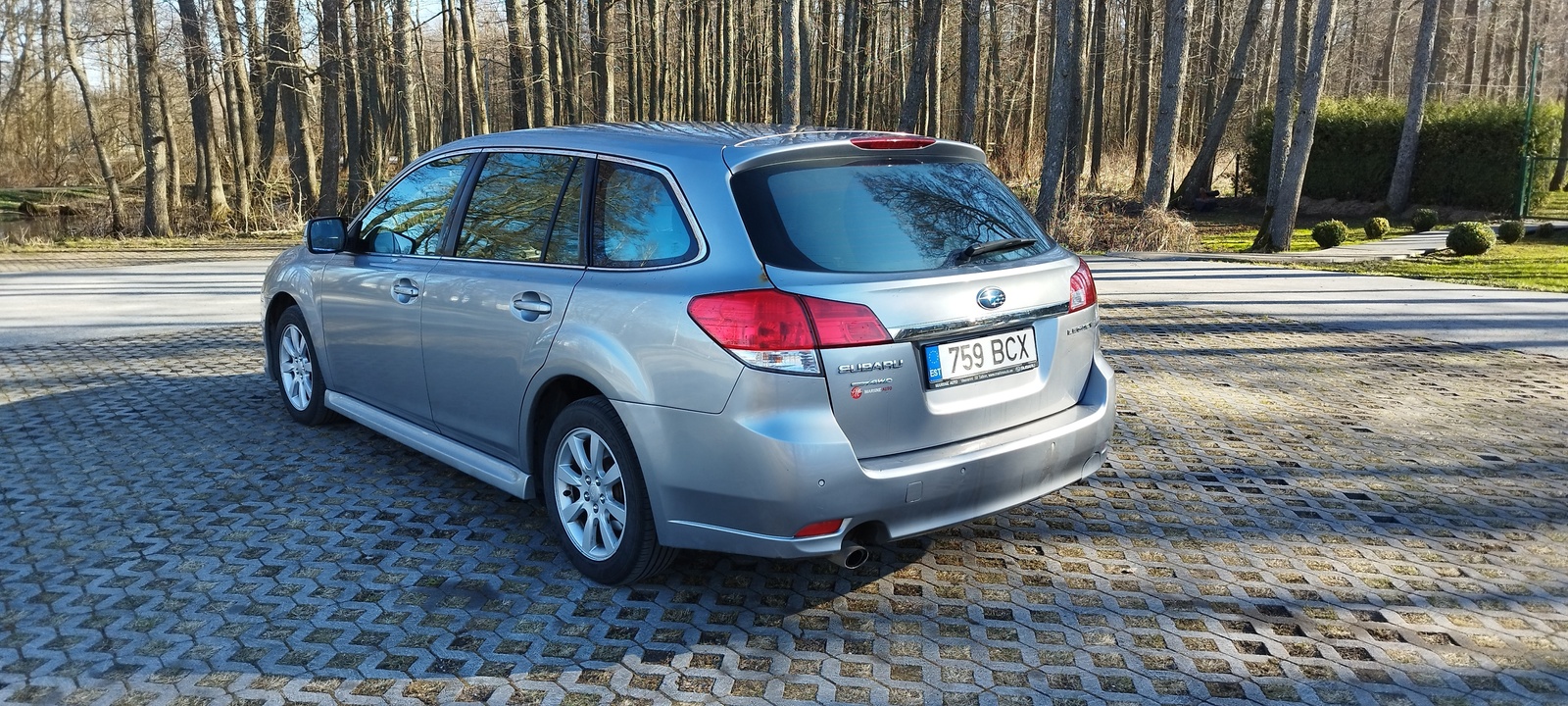 Subaru Legacy 2010, photo 4/10