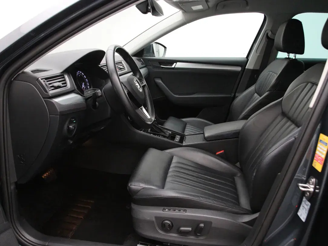 Škoda Superb 2019, photo 4/36
