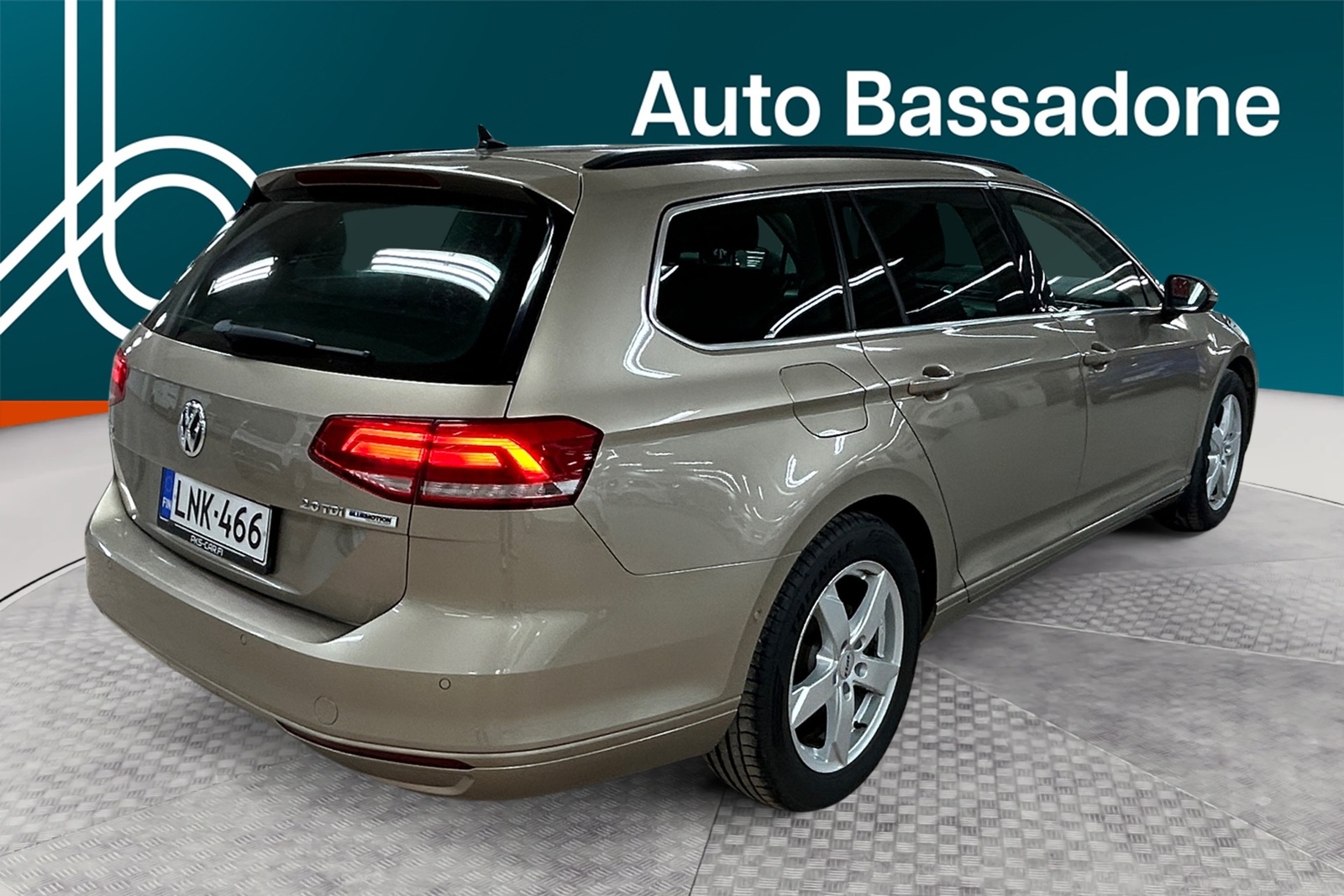 Volkswagen Passat 2016, photo 5/22